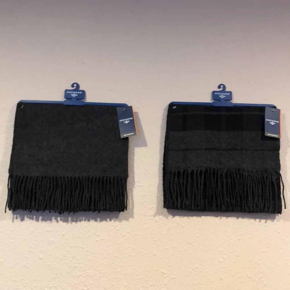 NWT Dockers Scarf (1)